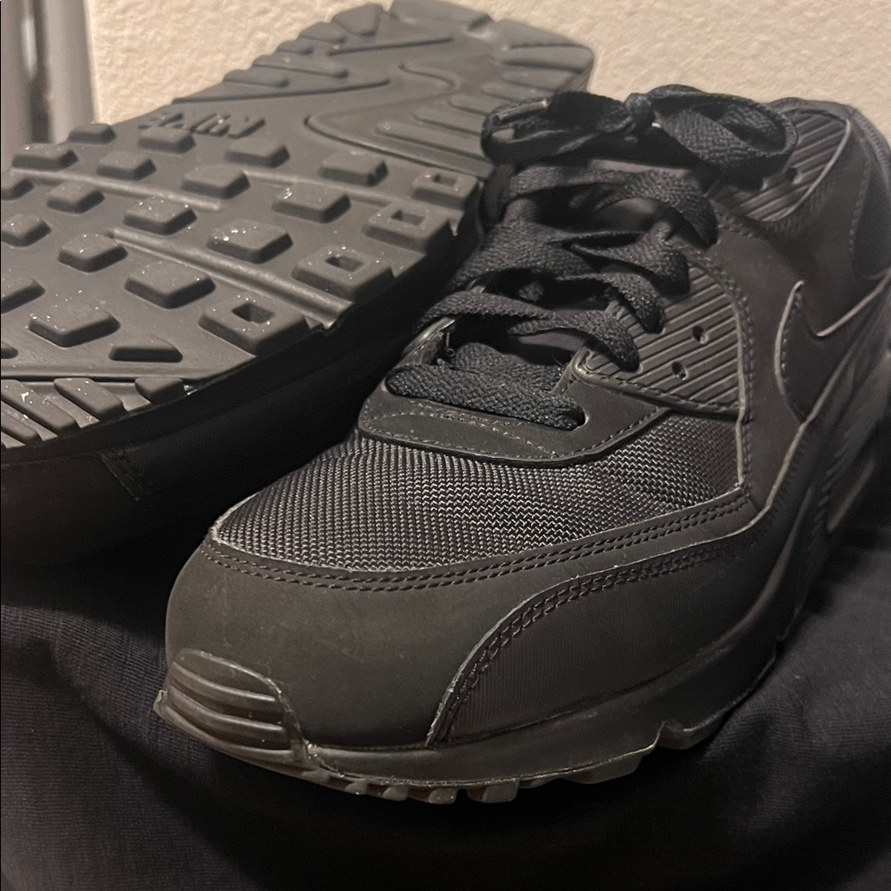 Nike Air Max 90 Men's Triple Black Sneakers - Picture 7 of 8